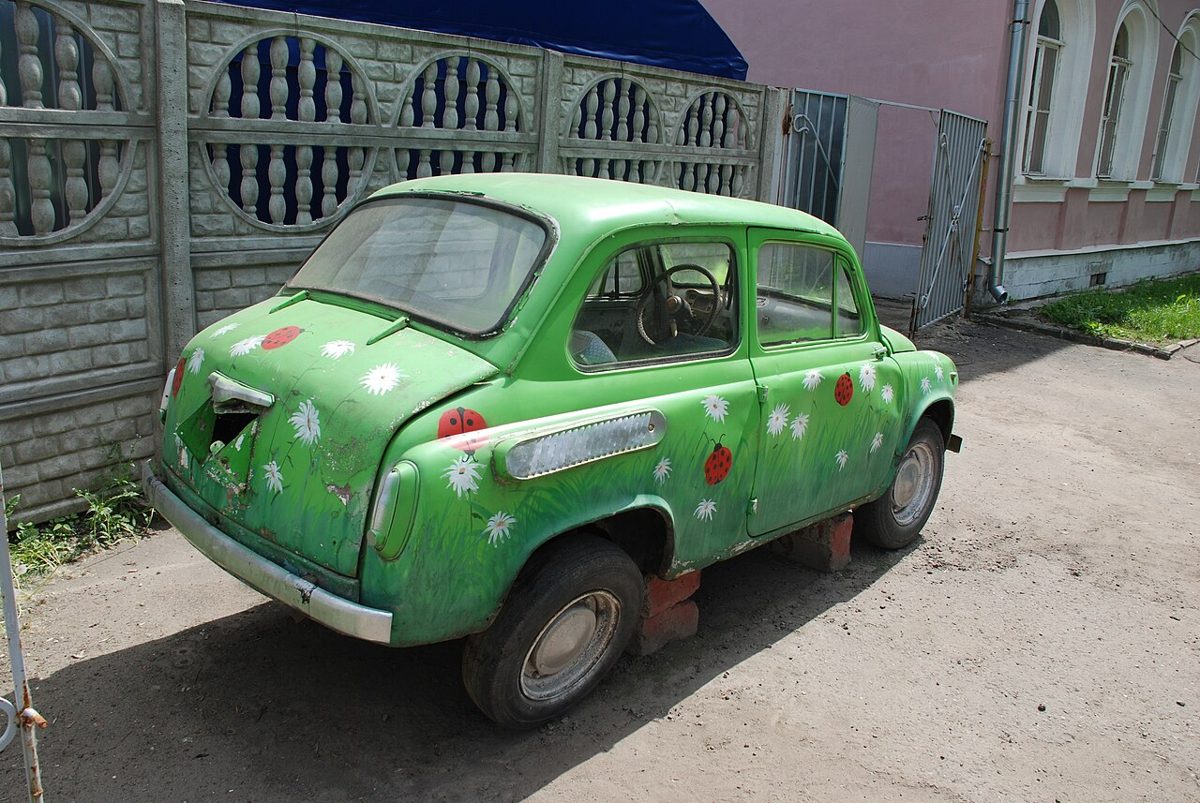 Rear view of a ZAZ-965 showing the louvred engine lid